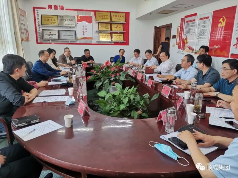 安阳市当局副市长田海涛会见吉利集团副总裁俞学良一行洽谈与河南恒峰g22集团合作建设新能源甲醇商用车项目